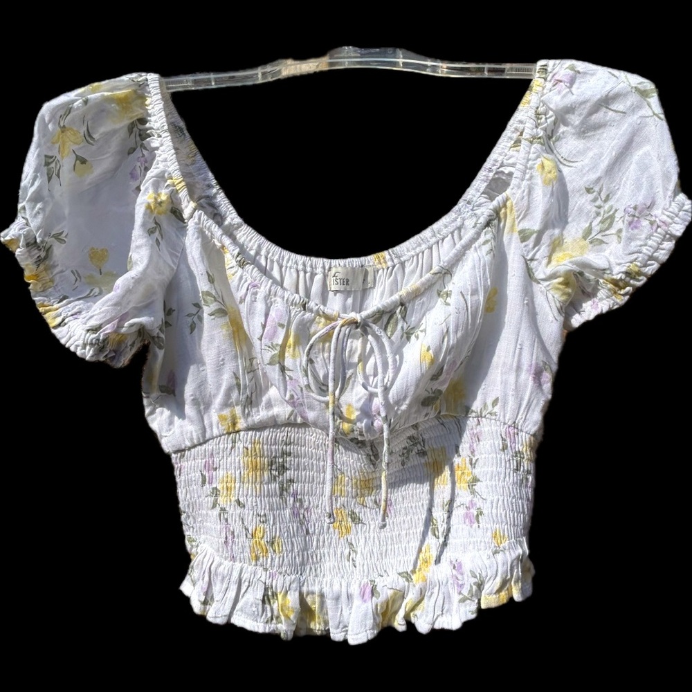 **HOLLISTER** NWT White/Floral Cropped, Puff-Capped Sleeve, Tie-front Peep Front